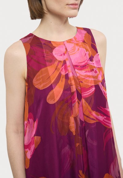 Bloemige mouwloze jurk met een levendige paarse basis en roze en oranje abstracte patronen. Zacht materiaal met een relaxte pasvorm en plooidetail.