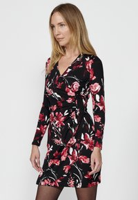 Koroshi Pārliekama kleita - black