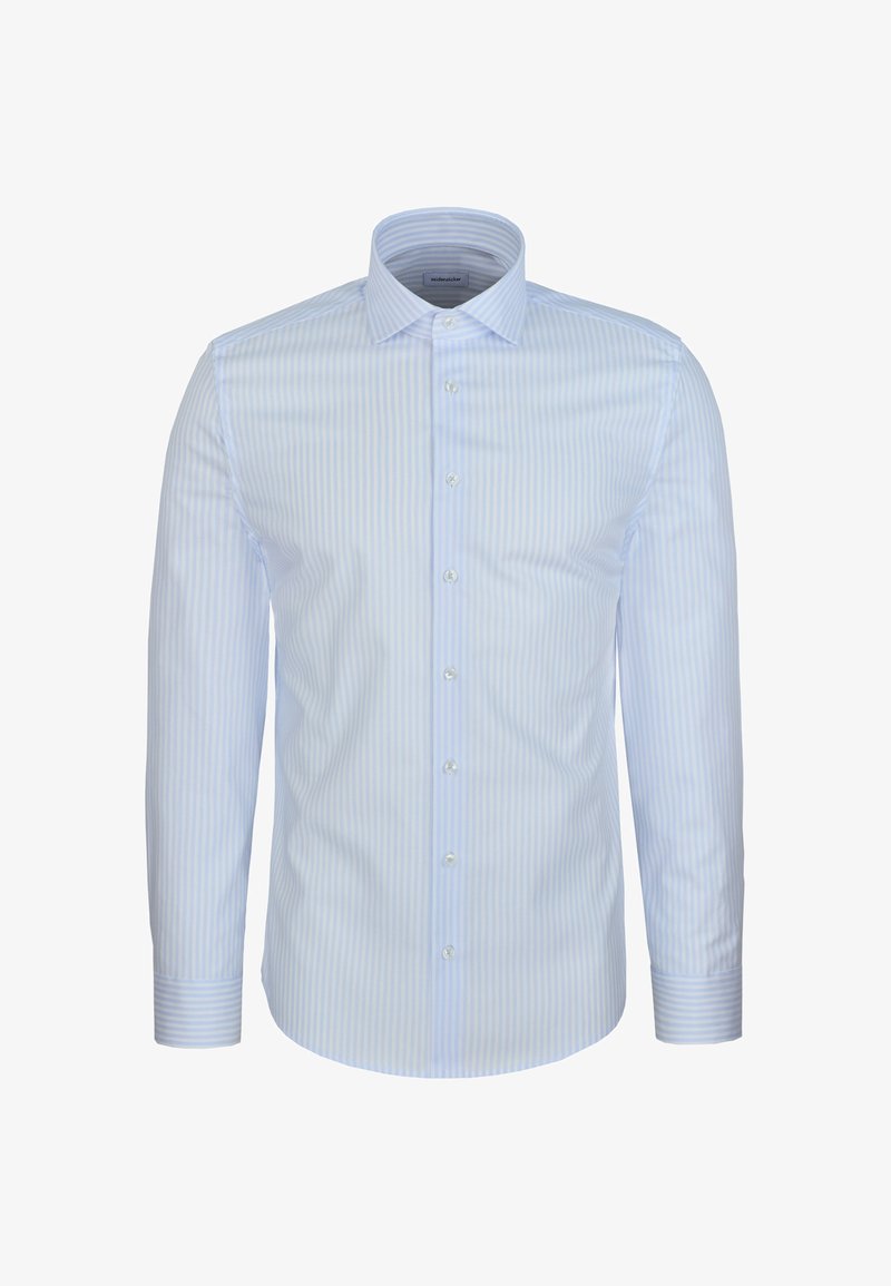 Chemise homme à manches longues avec rayures verticales bleu clair et blanches et fermeture à boutons devant, présentée sur fond blanc.