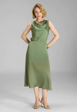 AUS GEHÄMMERTEM MIT WASSERFALL AUSSCHNITT - Hverdagskjole - matcha green