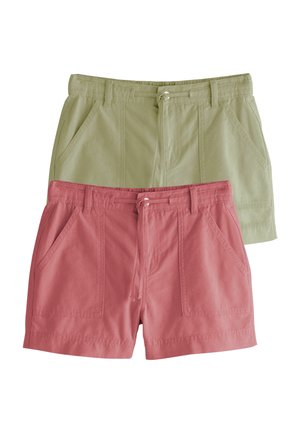To par bomulds-shorts med forlommer og snørrelomme i taljen, den ene i lysegrøn og den anden i dæmpet pink.