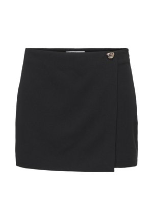 Mini-jupe noire avec rabat asymétrique à l'avant et petite épingle décorative argentée sur le côté supérieur droit.