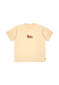 Μπεζ βαμβακερό κοντομάνικο μπλουζάκι με μικρό τυπωμένο σχέδιο ενός κύματος και ήλιου σε καφέ και πορτοκαλί αποχρώσεις στο μπροστινό μέρος.