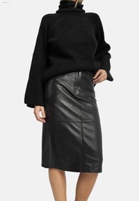 RE:DESIGNED HOLLIS - Nahkahame - black