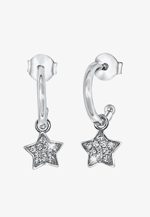 Boucles d'oreilles anneaux en argent avec breloques en forme d'étoile pendantes incrustées de cristaux clairs étincelants, sécurisées par des fermoirs papillon.