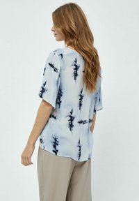Desires BINA SHORT SLEEVE SMOCK  - Blūze - dusty blue print