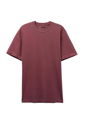Bordeaux katoenen t-shirt met korte mouwen, ronde hals en een relaxed fit. Zachte textuur, geen patronen of versieringen.