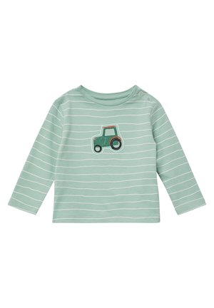 Mintgrünes Langarmshirt mit weißen Streifen und einem gestickten grünen Traktordesign auf der Vorderseite. Hat Druckknöpfe an der Schulter.