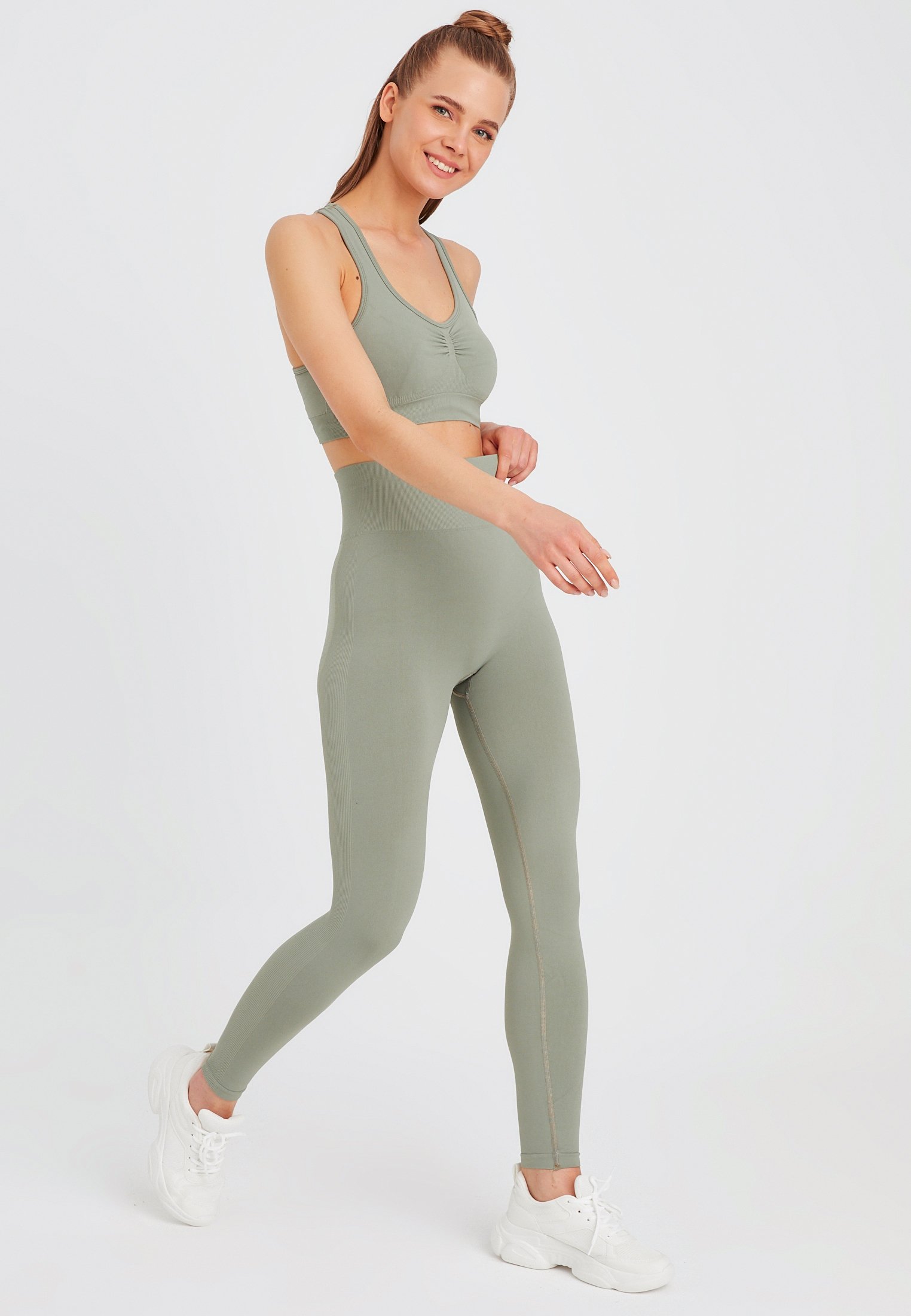 Leif Nelson SEAMLESS SPORT - Leggings - khaki/cachi - Zalando.it