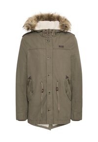 Olijfgroene parka met capuchon van namaakbont. Voorzien van een ritssluiting, drukknoopsluiting en twee voorzakken met trekkoordaccenten. Gevoerd binnenwerk.