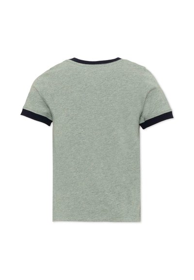 T-shirt grigio mélange a maniche corte con bordo nero sulle maniche e sul collo mostrata da dietro su sfondo bianco.
