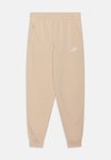 SPORTSWEAR CLUB FLEECE - Pantaloni de trening - sanddrift/white