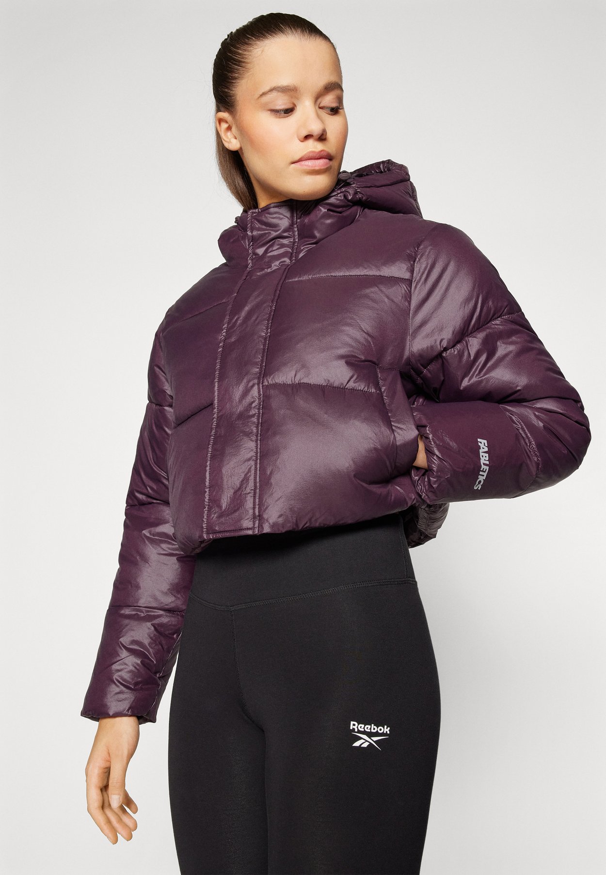 ESSENTIAL CROPPED HOODED PUFFER