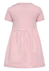 Rozijnen katoenen jurk met korte mouwen, een ronde halslijn en een geplooide rok. Heeft knoopaccenten op de rug. Soepele textuur.