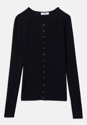 Cardigan noir à manches longues côtelé avec col rond et une rangée de petits boutons noirs à l'avant, posé à plat sur fond blanc.