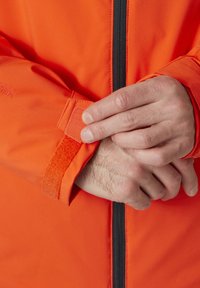 Helly Hansen ALPINE INSULATED - Lyžařská bunda - cherry tomato