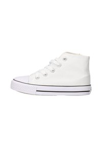 Zapatilla alta de lona blanca con punta de goma, seis ojetes y acentos de raya negra en la suela. Parte superior de tela texturizada.
