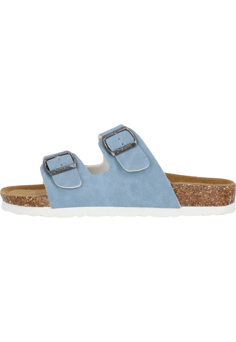 Blå ruskinds-sandaler med to justerbare spænder, kork-fodbed og hvid gummisål. Glat tekstur og åben design.