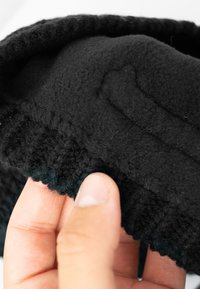 Unselected,  black