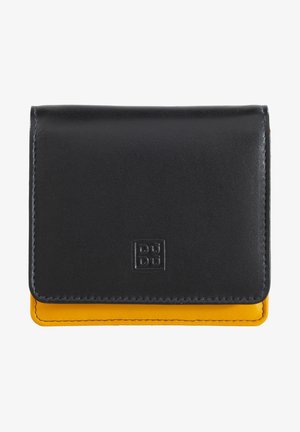 Billetera rectangular de cuero negro y amarillo, con colores contrastantes. Presenta una superficie texturizada y un logo en relieve en la parte frontal.