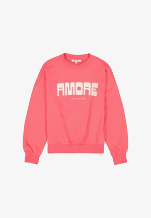 Sweat-shirt rose corail avec poignets et ourlet côtelés, arborant un grand texte blanc "AMORE" sur la poitrine et un script plus petit en dessous.