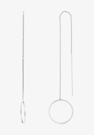 Srebrne naušnice u obliku kapi s tankim lancem i kružnom kuku. Imaju minimalistički dizajn s poliranim površinama i izduženom petljom.