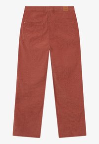 Karierte rote Hose mit geradem Schnitt, aus strukturiertem Stoff, zwei Gesäßtaschen und einem Lederpatch am Bund.