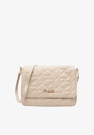 Borsa trapuntata beige con motivo geometrico, finiture dorate, tracolla regolabile e dettaglio con logo sul davanti.