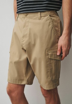 REGULAR FIT - STRETCH CARGO - Shorts - stone