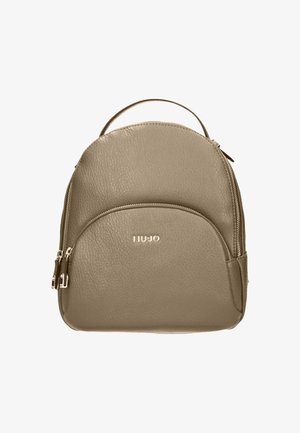 Zaino in pelle color kaki dalla forma arrotondata, dotato di manico superiore, due tasche frontali con cerniera e un dettaglio con logo dorato.