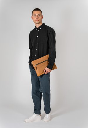 Still Nordic STILLCLEAN COMPUTER SLEEVE - Geantă laptop - light cognac