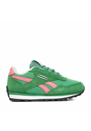 Grüner und rosa Reebok-Sportschuh mit Mesh- und Wildleder-Obermaterial, weißer Zwischensohle, schwarzer Außensohle und gebrandetem Logo an Seite und Ferse.