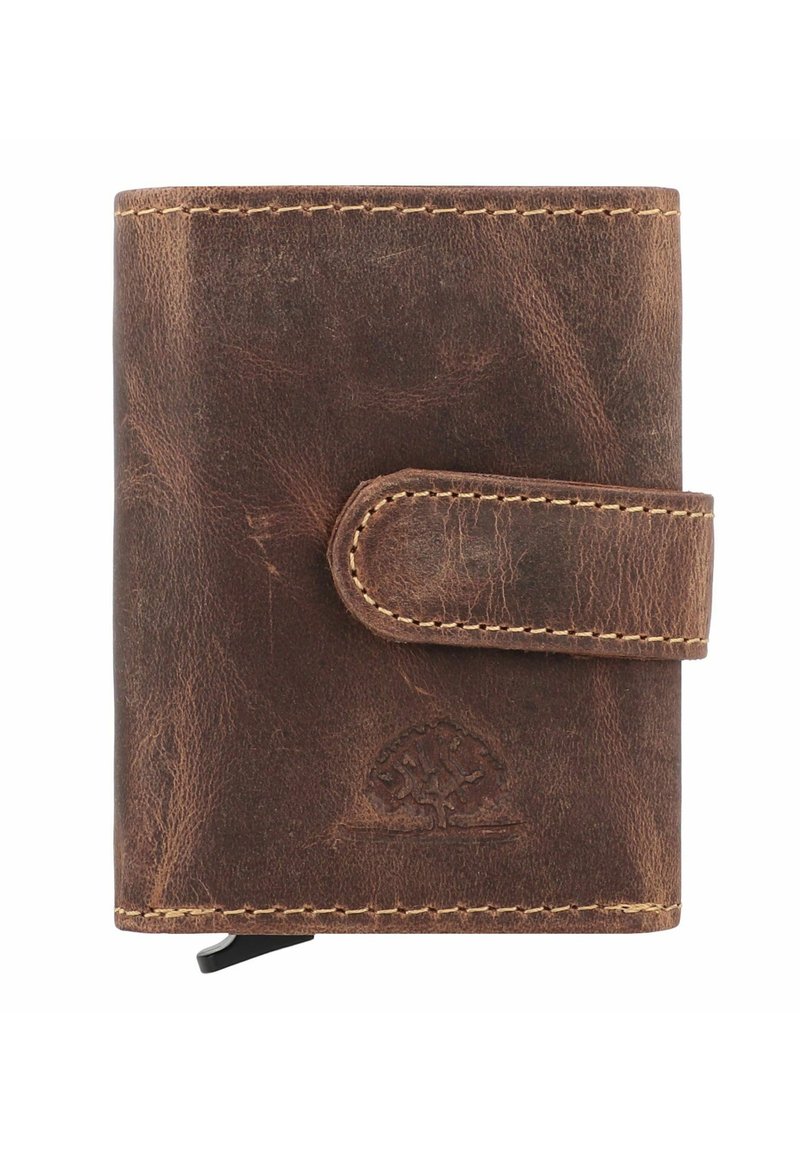 Bruine leren portemonnee met een gestructureerde afwerking, beveiligd met een riem, met stikseldetails en een geperst boomlogo aan de voorkant.