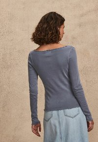 Next Pikkade varrukatega topp - blue