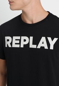 Replay Triko s potiskem - black