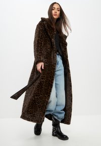 Thumbnail Image 2