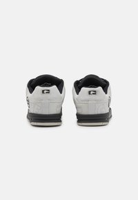Globe TILT - Sapatilhas de skate - black