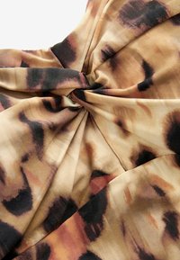 Next WIDE STRAP TUMMY CONTROL - Bikiniöverdel - brown leopard