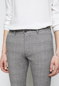 DRYKORN Broek - grey