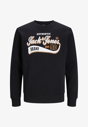 Zwarte crewneck trui met witte en oranje tekst "Authentic Jack & Jones Brand Est. 90" op de voorkant
