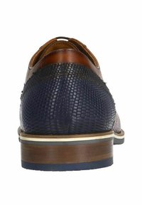 Braunes und dunkelblaues Lederschuhwerk mit einer strukturierten, geprägten Musterung, Holzabsatz und einem kontrastierenden cremefarbenen Sohlenakzent. Rückansicht angezeigt.