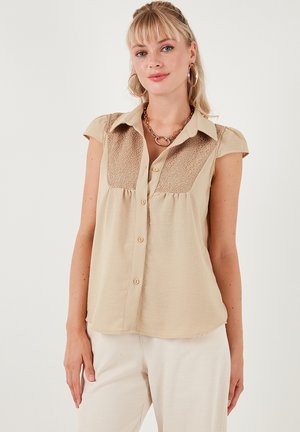 REGULAR FIT - Nööpidega pluus - stone