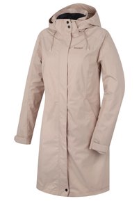 Svetle béžový plášť do deště s kapucí, vybavený uzávěrem na patentky, nastavitelnými manžetami a hladkou, voděodolnou tkaninou. Jednoduchý a funkční design.