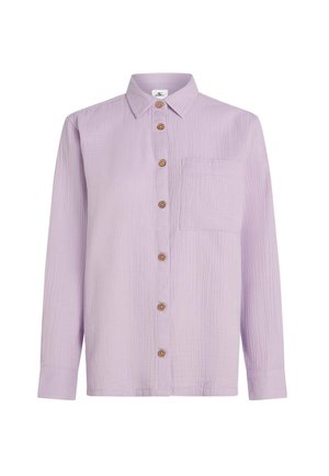 Langärmeliges, helllila Hemd mit strukturierter Stoffoberfläche, durchgehender Knopfleiste, Brusttasche und Holzknöpfen als Akzente.