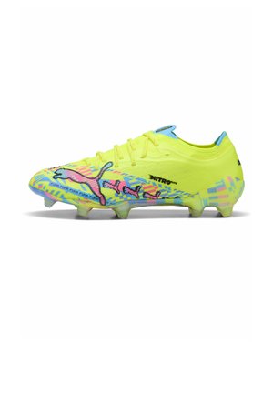 Hellgelber Fußballschuh mit blauen und pinkfarbenen abstrakten Mustern, schwarzem Puma-Logo und "Nitro Elite"-Text auf weißem Hintergrund.