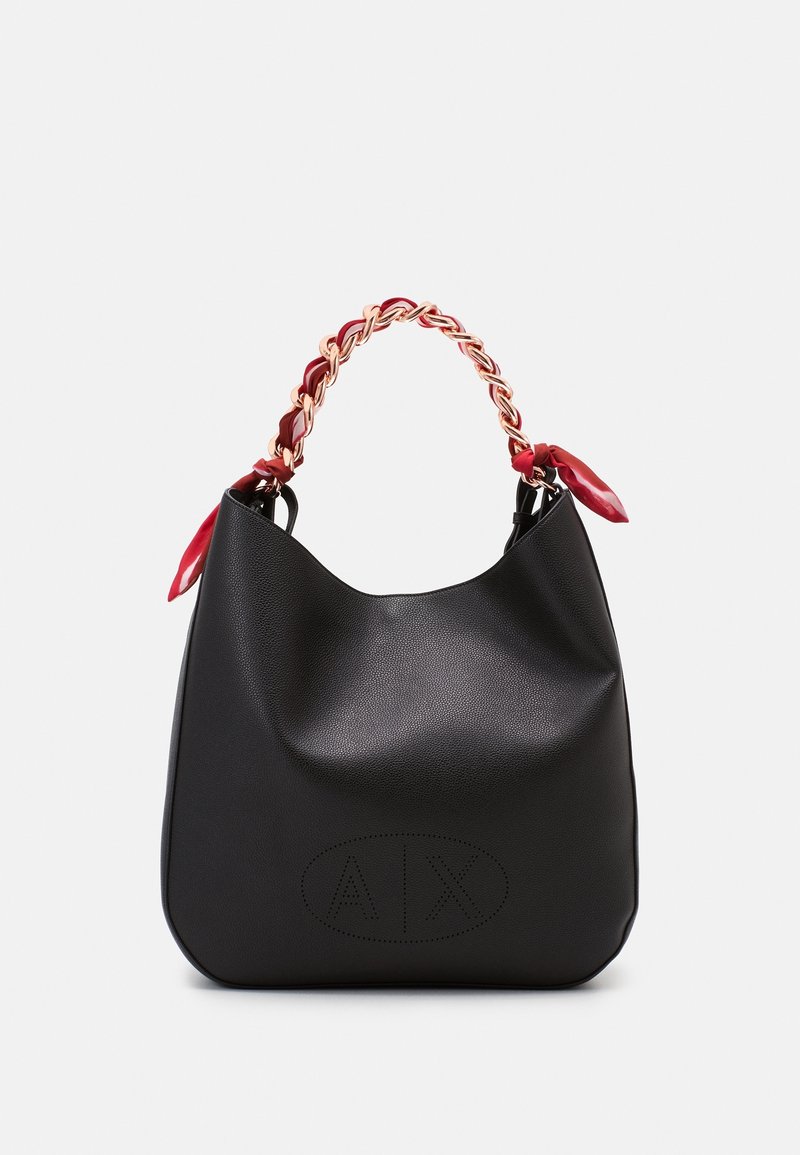Sac à main en cuir noir avec anse en chaîne tressée rouge et or, accents en tissu rouge, et logo ovale embossé "A|X" à l'avant.