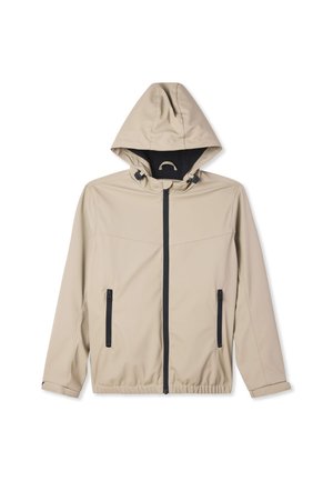 Ragazzo in piedi che indossa una giacca beige con cappuccio e zip, pantaloni cargo verdi e scarpe da ginnastica bianche su sfondo chiaro.