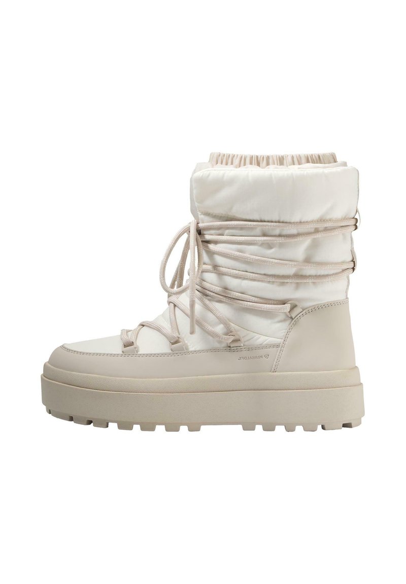 Fehér, párnázott téli csizma, összehúzható tetejével, fűzéses előlappal és vastag bézs talppal. Szintetikus anyagból készült, sima textúrával.