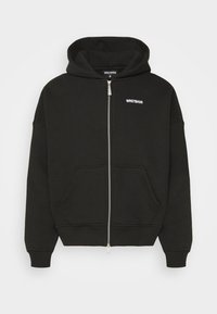 Sweat à capuche noir zippé avec poches avant et petit logo blanc "WRSTBHVR" sur la poitrine gauche et à l'intérieur du col.