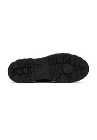 Suela de zapatilla negra con un diseño de goma texturizado que presenta un patrón de estrellas. Surcada para proporcionar tracción, cuenta con múltiples acentos de agarre.